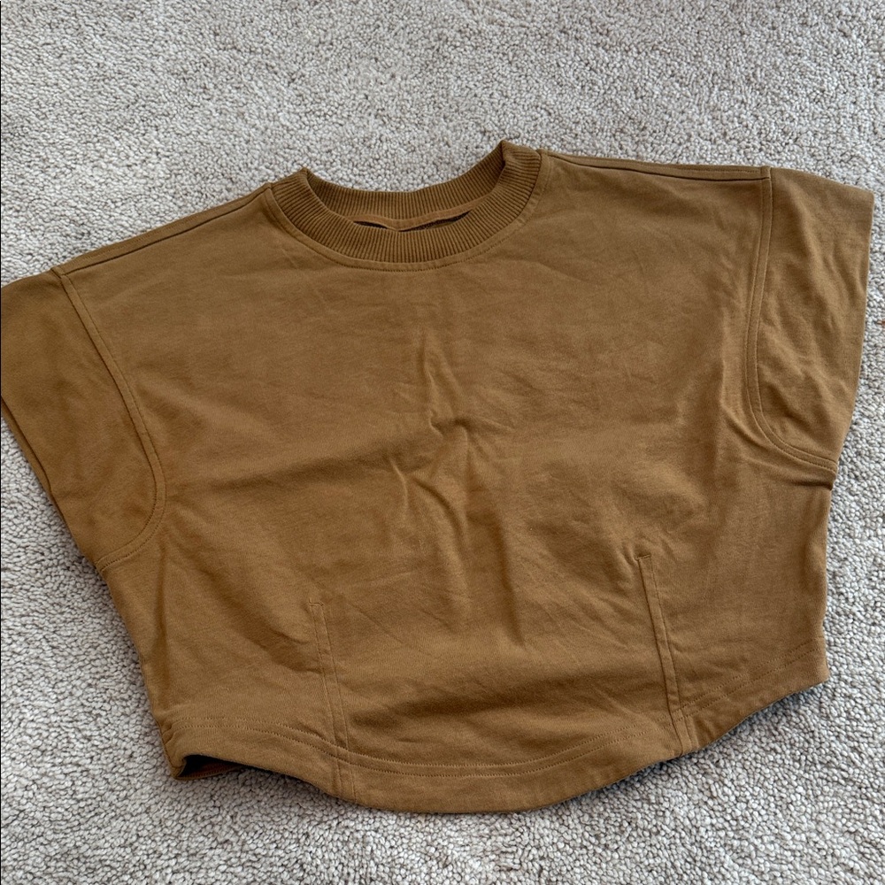 Lululemon cropped Tshirt